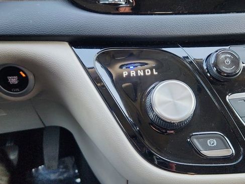 Used 2019 Chrysler Pacifica Touring-L image 45