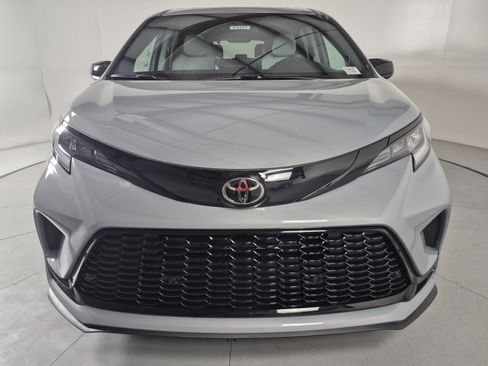 New 2026 Toyota Sienna XSE FWD image 7