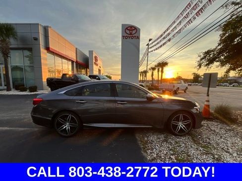 Used 2022 Honda Accord Touring image 2