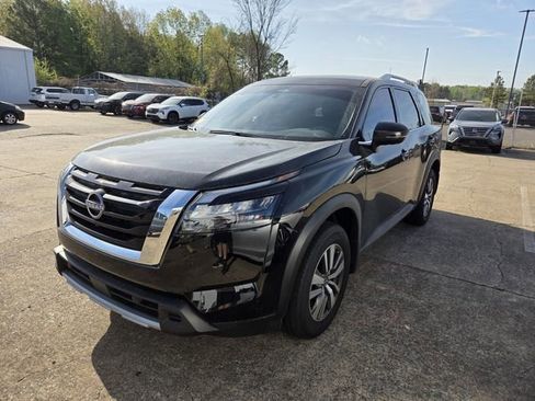 Certified 2025 Nissan Pathfinder SL image 9