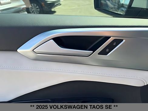 Used 2025 Volkswagen Taos SE w/ Panoramic Sunroof Package AWD/4WD image 14