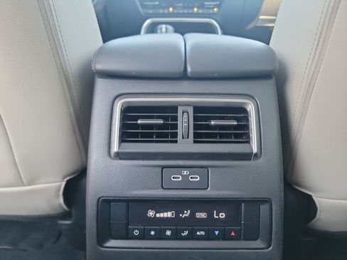 Used 2024 MAZDA CX-90 Plug-In Hybrid w/ Preferred AWD/4WD image 16