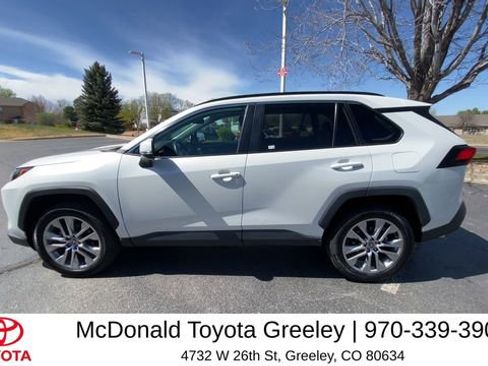 Used 2022 Toyota RAV4 XLE Premium image 5