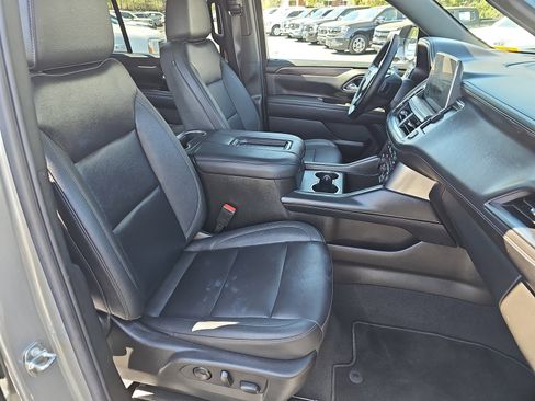 Used 2024 Chevrolet Tahoe LT w/ LT Signature Package image 9