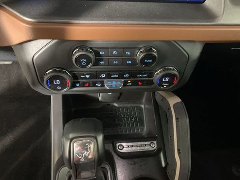 Used 2024 Ford Bronco Outer Banks image 22