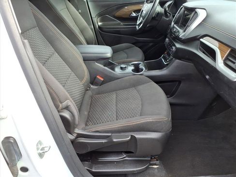 Used 2019 GMC Terrain SLE w/ LPO, Cargo Package image 9