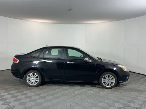 Used 2010 Ford Focus SEL FWD image 4
