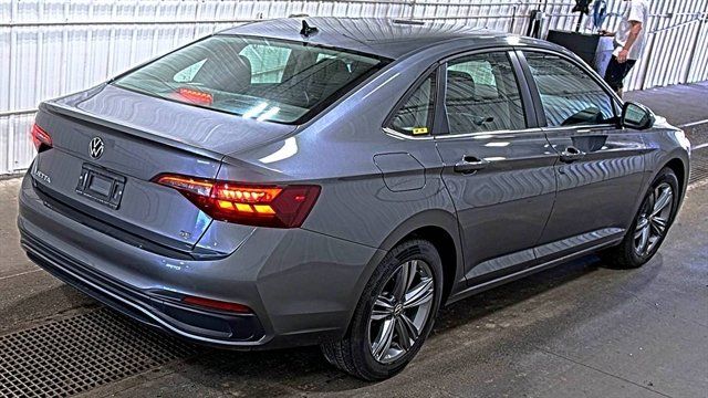 Used 2024 Volkswagen Jetta SE FWD image 5