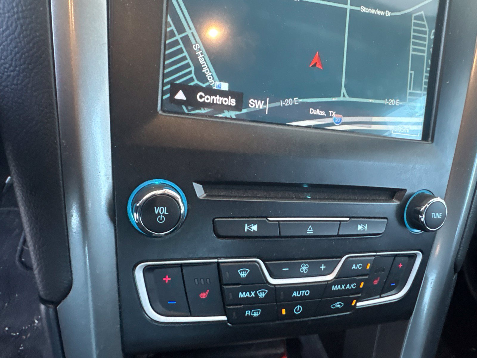 Used 2018 Ford Fusion SE w/ Fusion SE Technology Package FWD image 11
