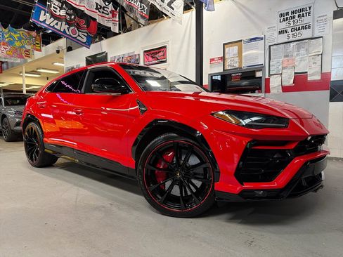Used 2022 Lamborghini Urus image 1