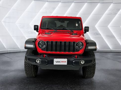 Used 2025 Jeep Wrangler Unlimited Rubicon image 2