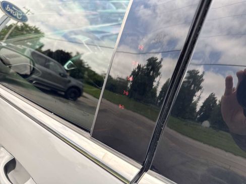 Used 2022 Ford Edge SEL w/ Sport Appearance Package image 17