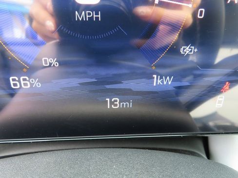 Certified 2025 Chevrolet Equinox EV LT w/ Convenience Package image 18