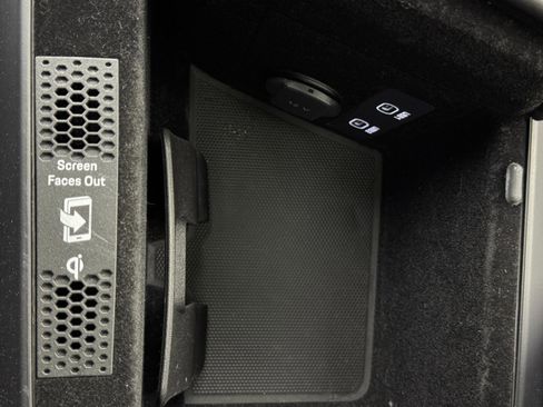 Used 2020 Porsche Taycan Turbo image 37