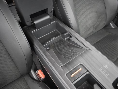 Used 2023 Nissan Ariya AWD image 24