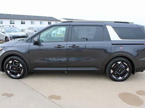 New 2026 Kia Carnival EX image 18