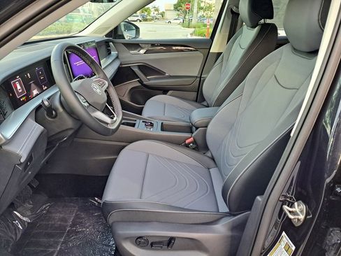 New 2026 Volkswagen Tiguan SE image 7