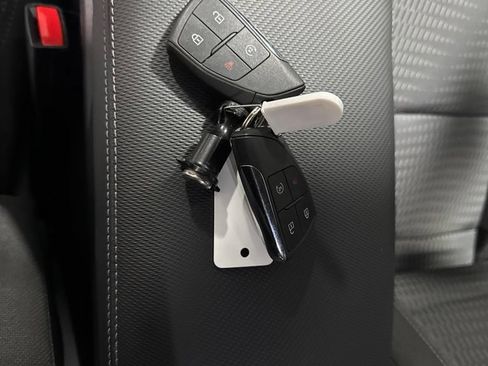 Used 2025 Chevrolet Equinox LT FWD image 33