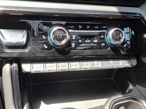 Used 2024 GMC Sierra 1500 AT4 w/ Technology Package AWD/4WD image 32