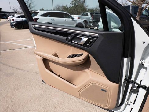 Used 2024 Porsche Macan w/ Premium Plus Package image 19