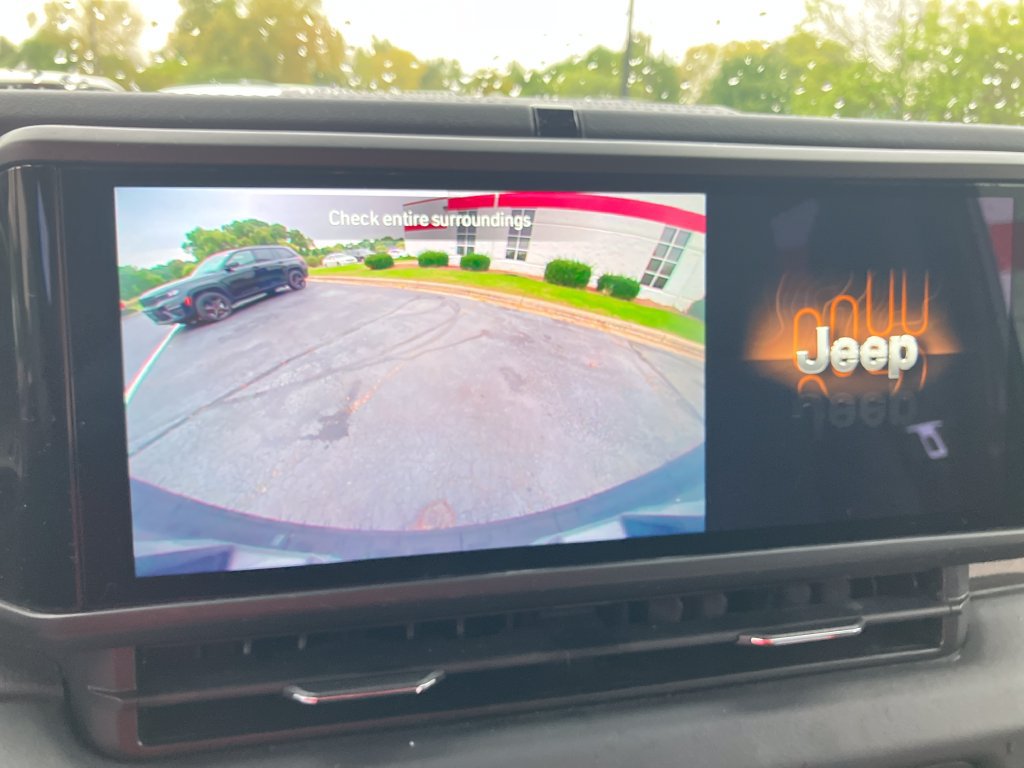Used 2026 Jeep Wrangler Unlimited Sahara AWD/4WD image 6