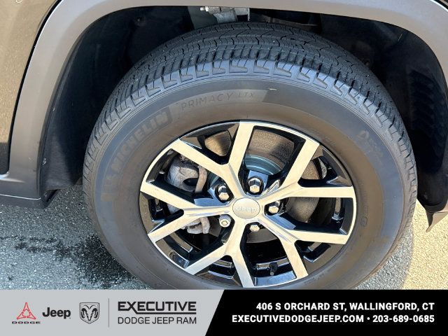 Used 2023 Jeep Grand Cherokee L Limited AWD/4WD image 7