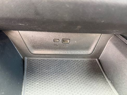 Used 2025 Chevrolet Equinox LT w/ Convenience Package II image 11