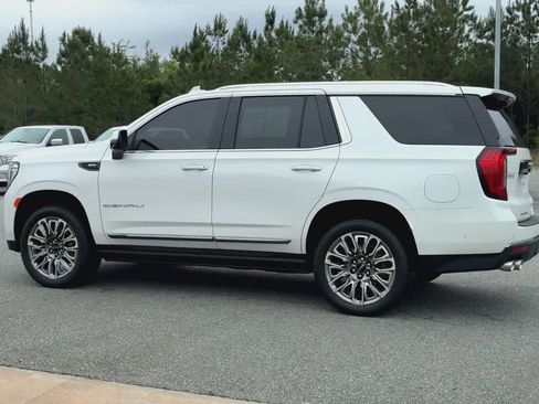 Used 2023 GMC Yukon Denali Ultimate AWD/4WD image 6