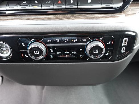 Used 2024 Chevrolet Silverado 1500 LT AWD/4WD image 42