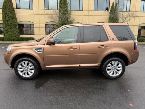 Used 2014 Land Rover LR2 HSE image 9