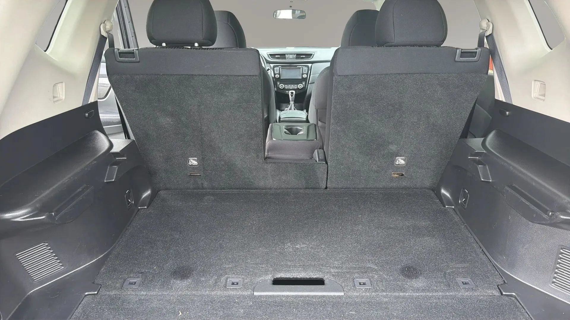 Used 2017 Nissan Rogue SV AWD/4WD image 28