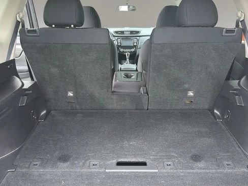 Used 2017 Nissan Rogue SV AWD/4WD image 28