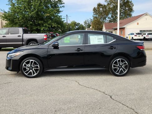 Used 2025 Nissan Sentra SR w/ SR Premium Package FWD image 5