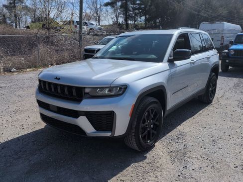 New 2026 Jeep Grand Cherokee Altitude AWD/4WD image 4