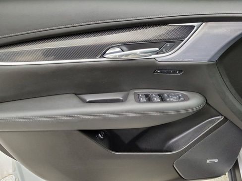 Certified 2024 Cadillac XT6 Sport w/ LPO, Onyx Lite Package AWD/4WD image 19