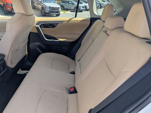 Used 2022 Toyota RAV4 LE image 27