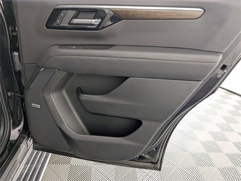 Used 2025 Chevrolet Tahoe High Country image 35