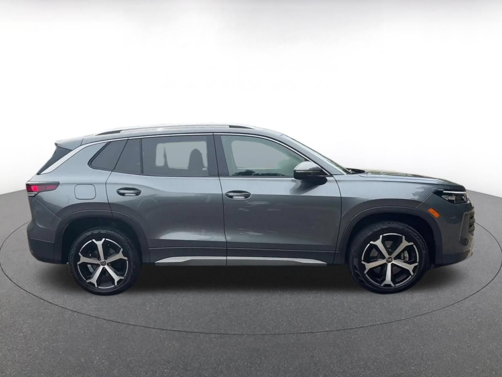 Used 2026 Volkswagen Tiguan SE AWD/4WD image 15