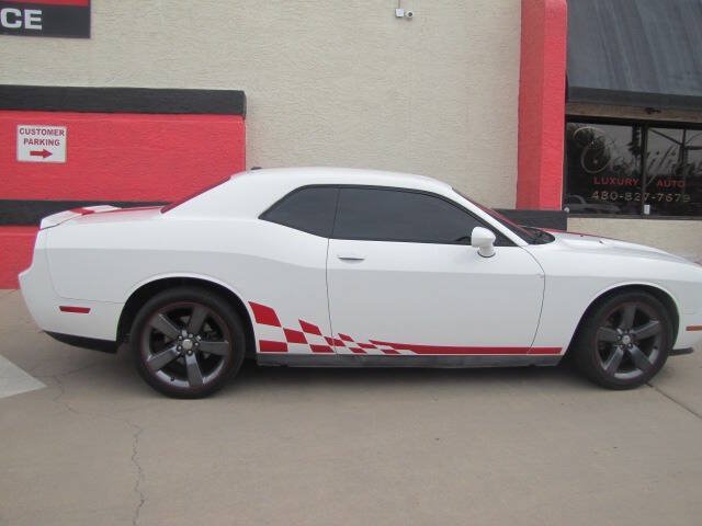 Used 2013 Dodge Challenger SXT RWD image 1