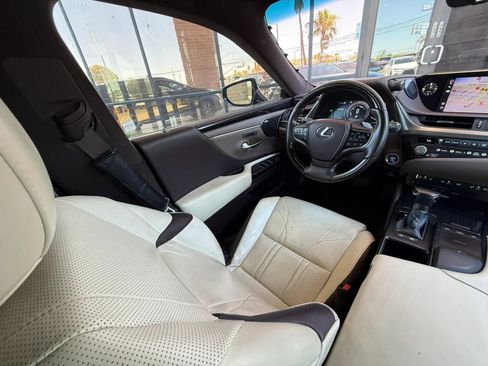 Used 2021 Lexus ES 300h Ultra Luxury w/ Accessory Package 2 FWD image 47