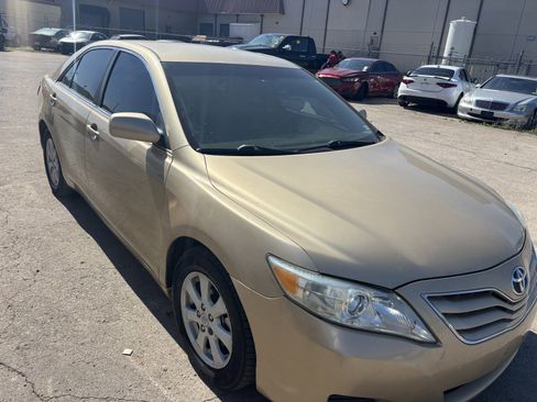 Used 2011 Toyota Camry LE w/ LE Extra-Value Pkg FWD image 11