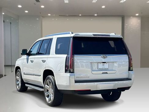 Used 2020 Cadillac Escalade Luxury AWD/4WD image 3