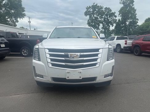 Used 2018 Cadillac Escalade Luxury AWD/4WD image 27