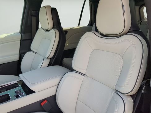New 2026 Lincoln Aviator Black Label w/ Dynamic Handling Package AWD/4WD image 10