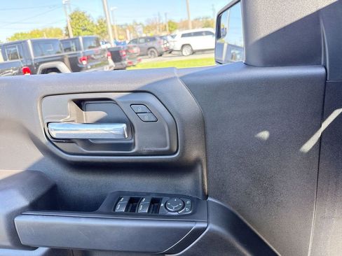 Used 2023 Chevrolet Silverado 1500 Custom image 12