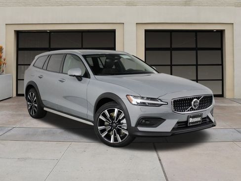New 2026 Volvo V60 B5 Cross Country Ultra w/ Climate Package image 19