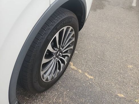 Used 2022 Lincoln Aviator 2WD w/ Premium Package image 9