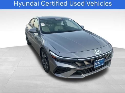 Used 2025 Hyundai Elantra Limited image 2