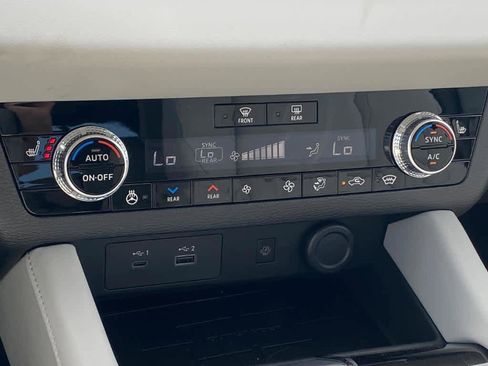 New 2025 Mitsubishi Outlander SEL image 7