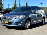 Used 2011 Volkswagen Routan SE image 2
